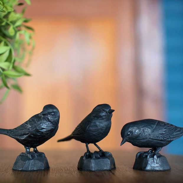 Gusseiserne Vogel Skulpturen